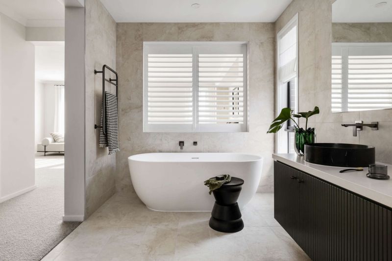 VIC_Clyde_North_Emperor_459-D49_Ensuite_02_2500x1667